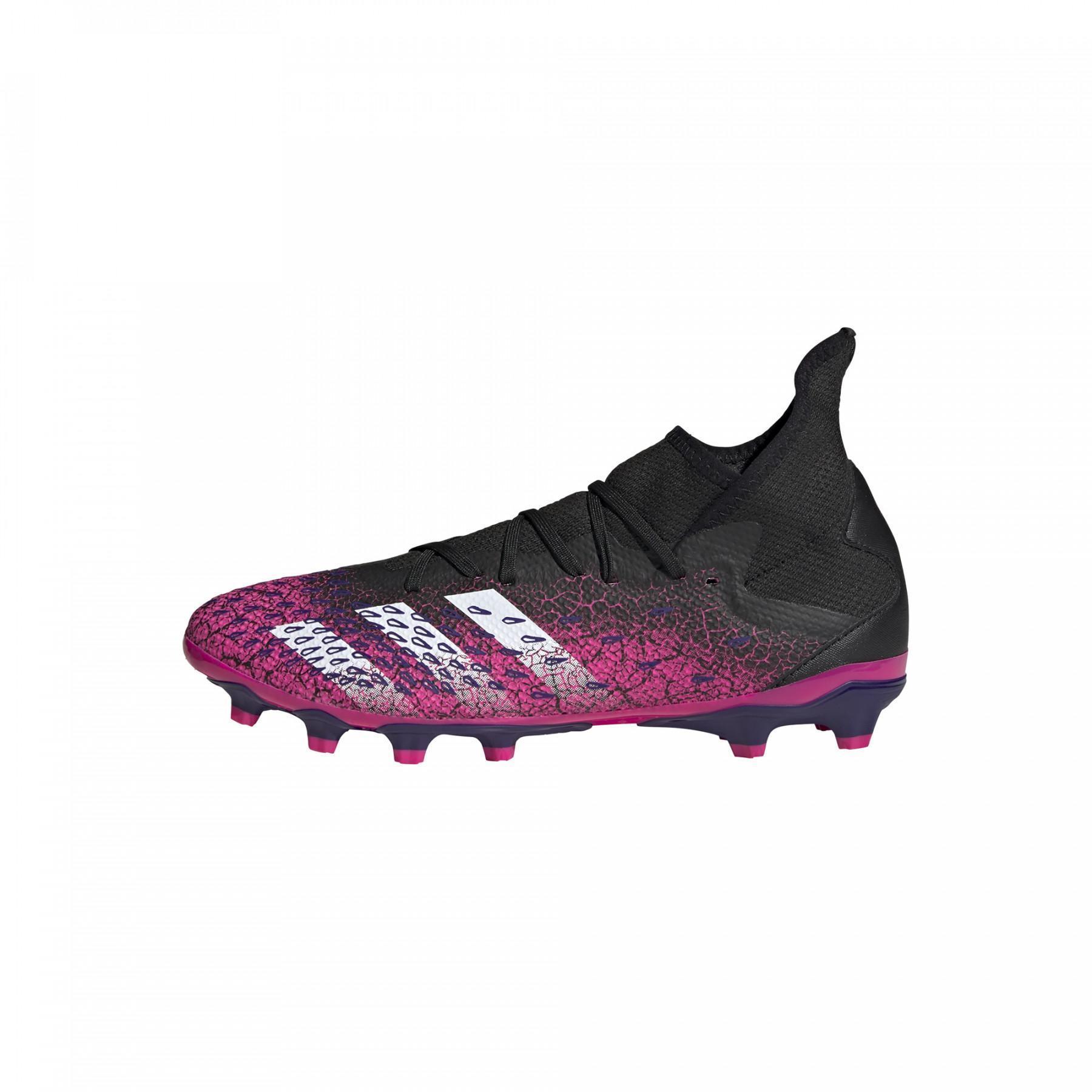 Chaussures de football adidas Predator Freak .3 MG